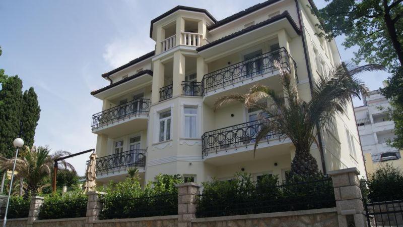 Villa Emilia (Adults Only) Crikvenica Buitenkant foto